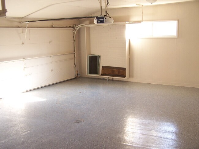 Garage - 1527 Myrtle Dr