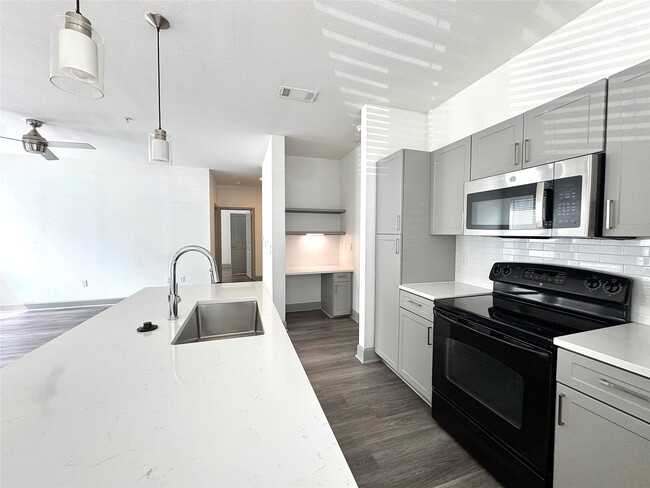 Building Photo - 3333 Weslayan St