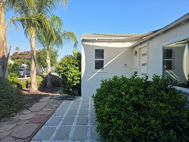 Building Photo - 1748 Wellesley Ave