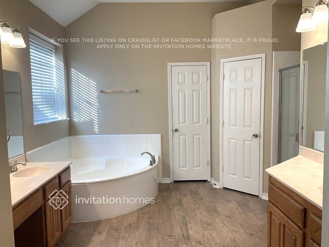 Building Photo - 2 Devon Ct