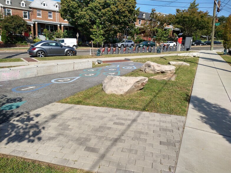 Building Photo - 5414 1st Pl NW