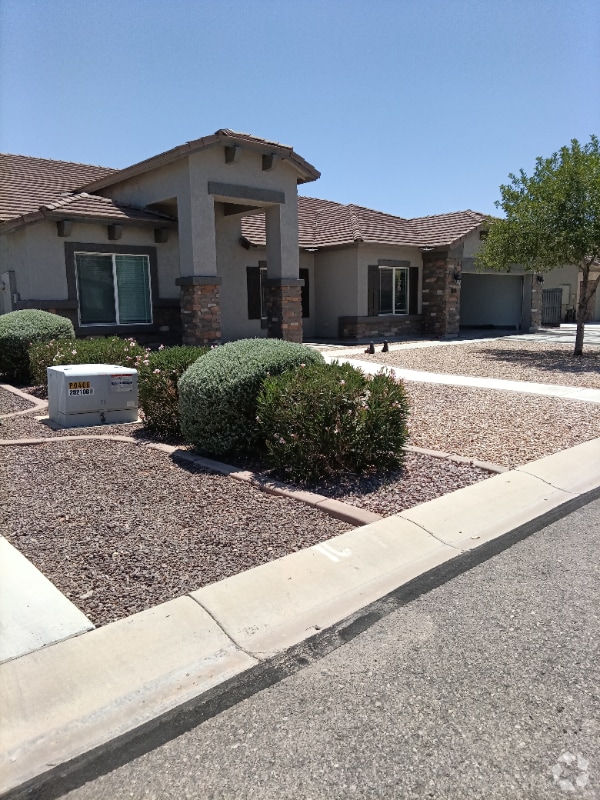 Building Photo - 3733 E Meadow Lark Way