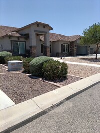 Building Photo - 3733 E Meadow Lark Way