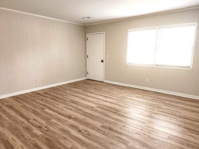 Building Photo - N Kerr Avenue - Duplex home - Move In Read...