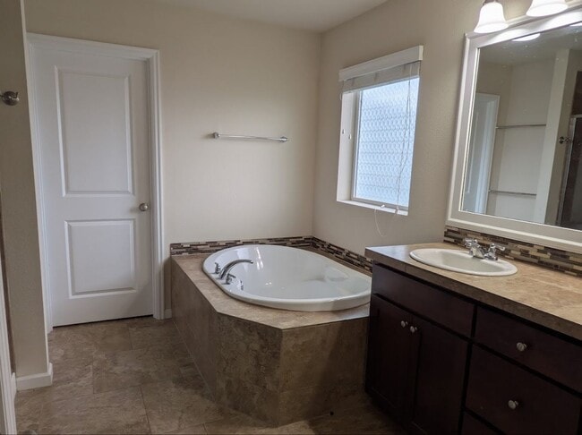 Building Photo - North Albany 4 bedroom single family house