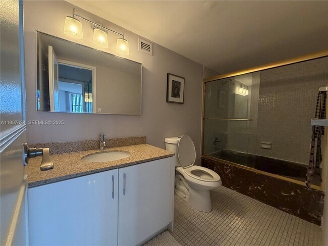 Building Photo - 1000 Parkview Dr