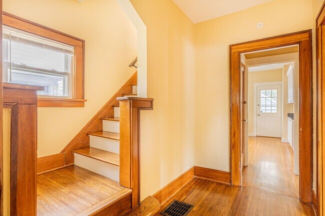 Building Photo - 54 Seminole Way