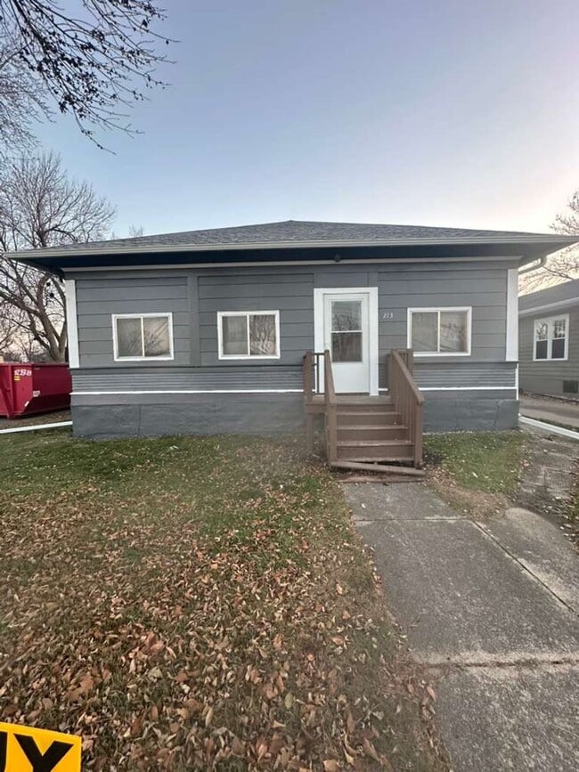 Building Photo - Cute 3 Bedroom 1 Bath Home