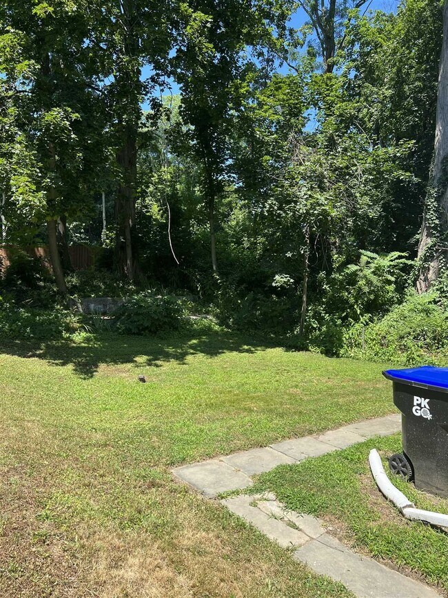 Building Photo - 21 Lincoln Ave