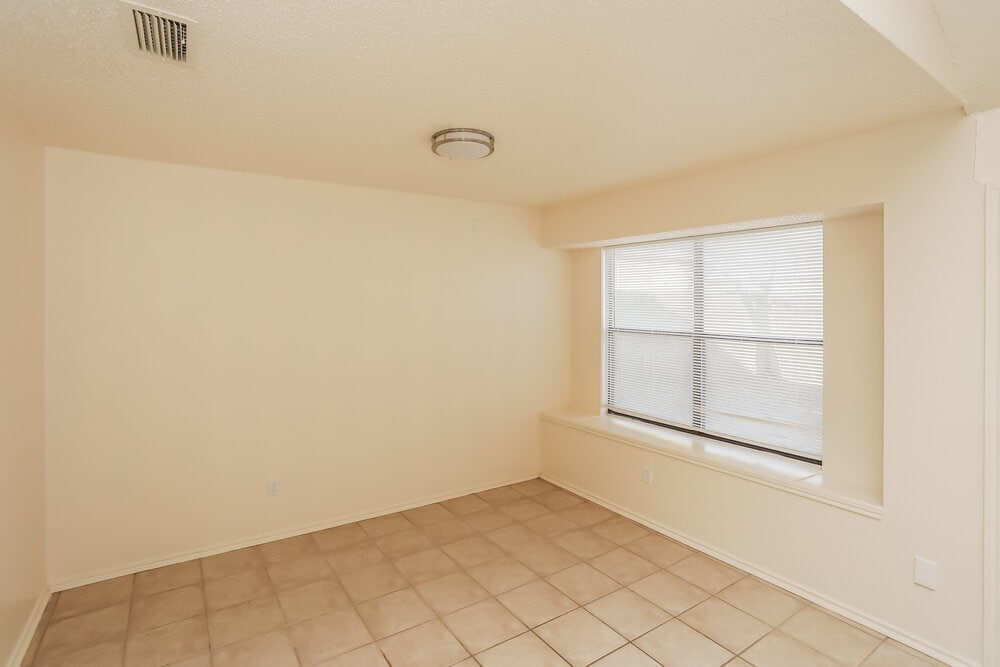 Building Photo - 916 Richards Dr