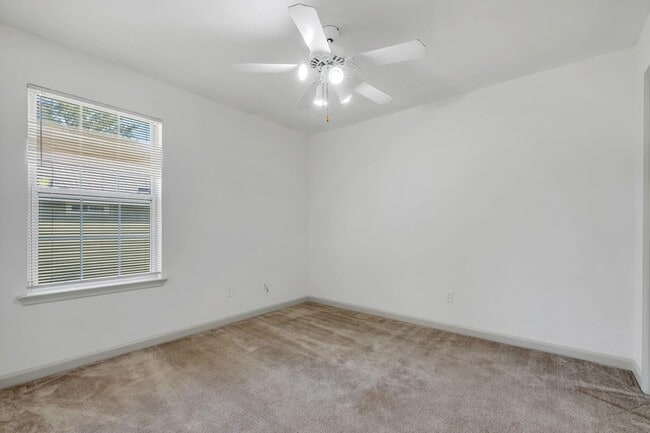 Building Photo - 3214 Skyview Dr