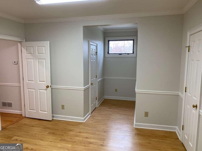 Building Photo - 7155 Roswell Rd