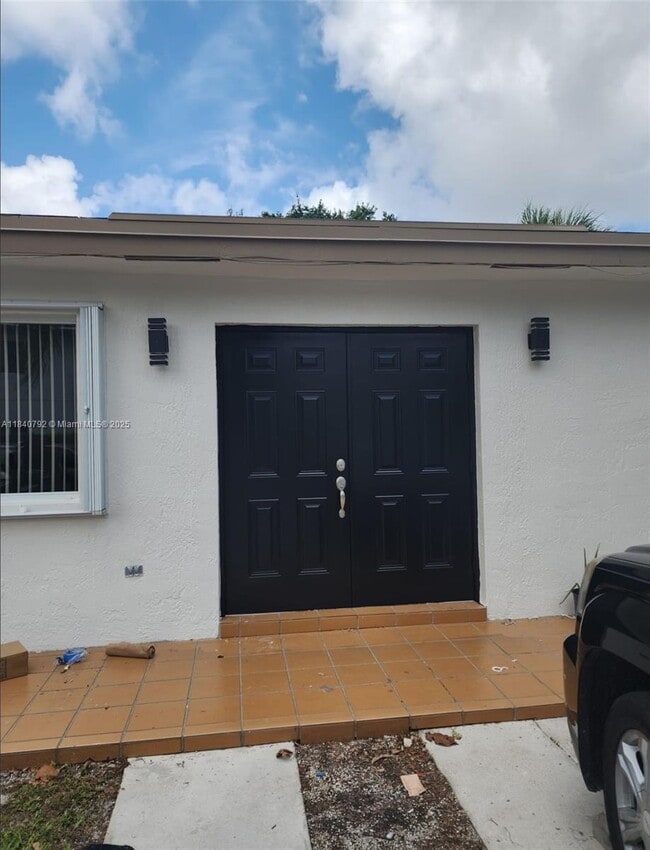Building Photo - 2817 SW 39th Ave