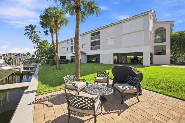 Building Photo - Chateau Vanderbilt 3 bedroom condo with water views.