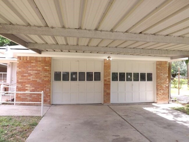 Building Photo - 729 S 5th St