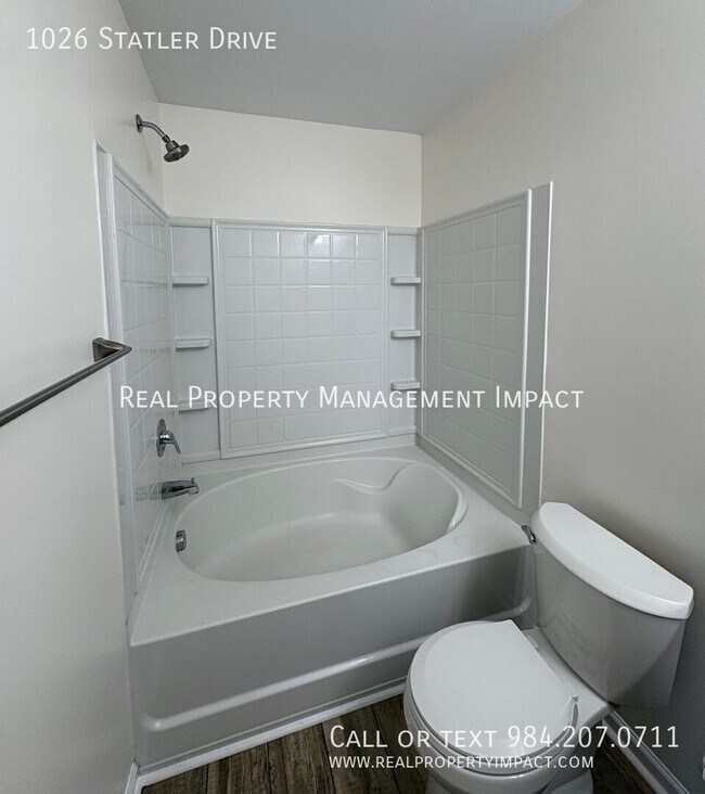 Building Photo - 1026 Statler Dr