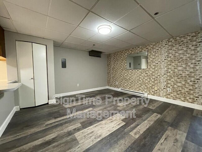 Building Photo - 69 Broadway