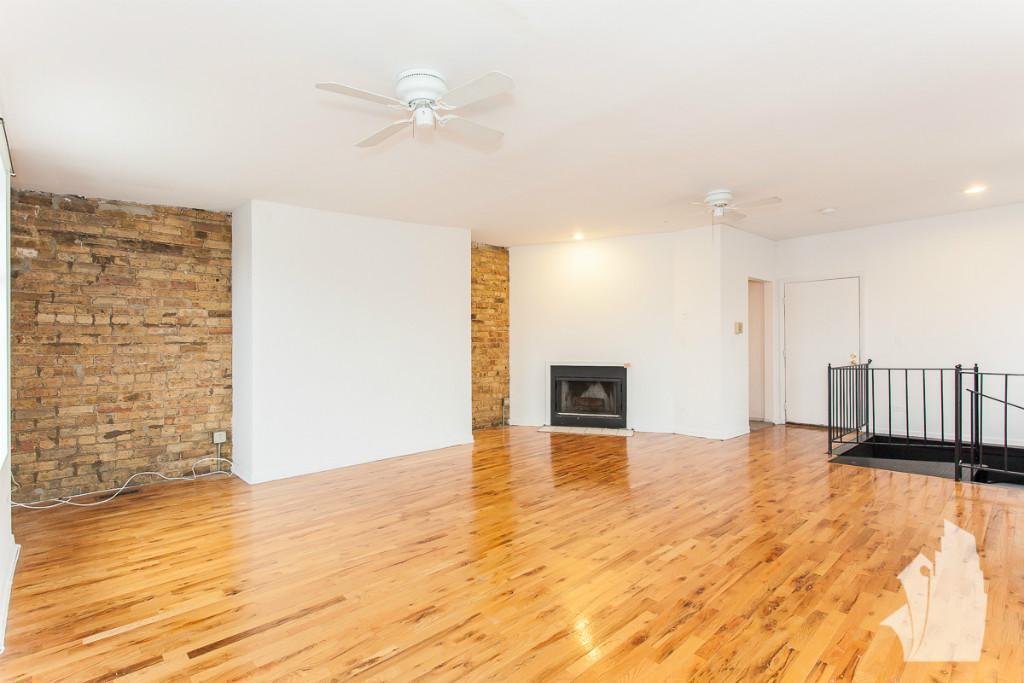Building Photo - 2057 W Dickens Ave