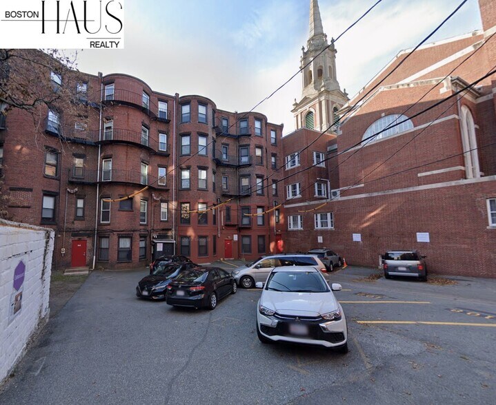 Building Photo - 862 Beacon St