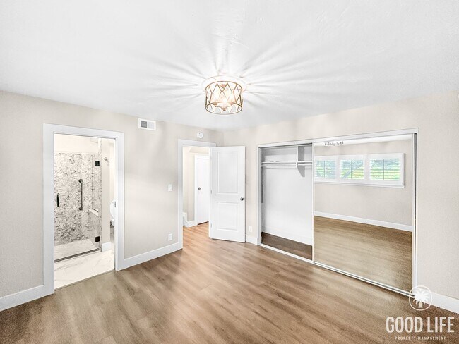 Building Photo - Stunning 4BD/2.5 BA W/ Large Backyard and ...