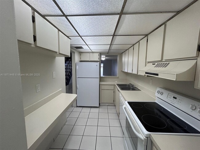 Building Photo - 8014 SW 151st Ct
