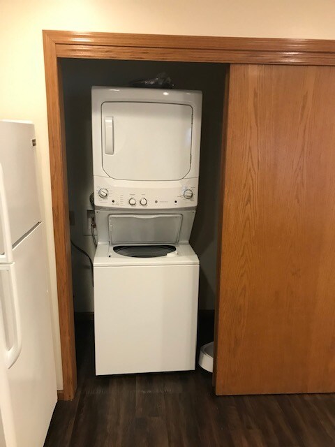 Building Photo - N25W24011-W24011 River Park Dr