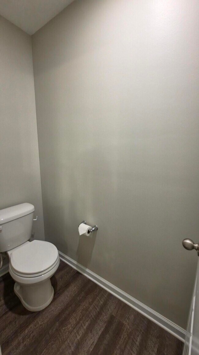 Building Photo - 147 Niblick Dr