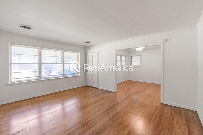Building Photo - Newly Renovated 3/2 in Whitehaven