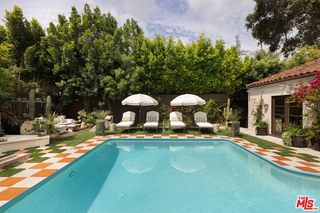 Building Photo - 1745 N Vista St