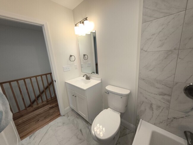 Building Photo - 386 Union Ave