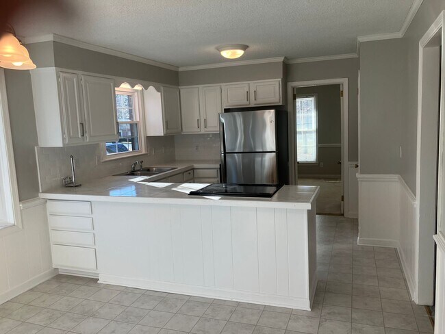 Building Photo - 1018 Jefferson Rd