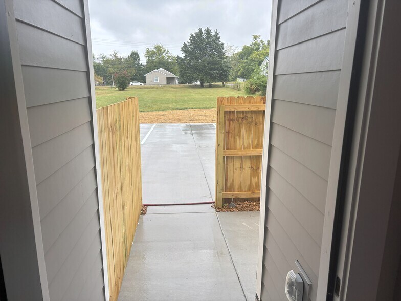 Building Photo - 439 Hobbs Ave