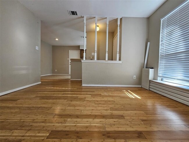 Building Photo - 6500 Columbia Oaks Ct