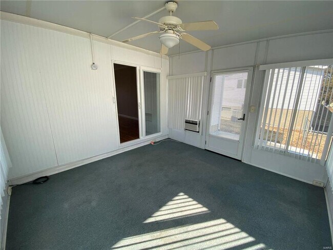 Building Photo - 9511 Antigo Dr