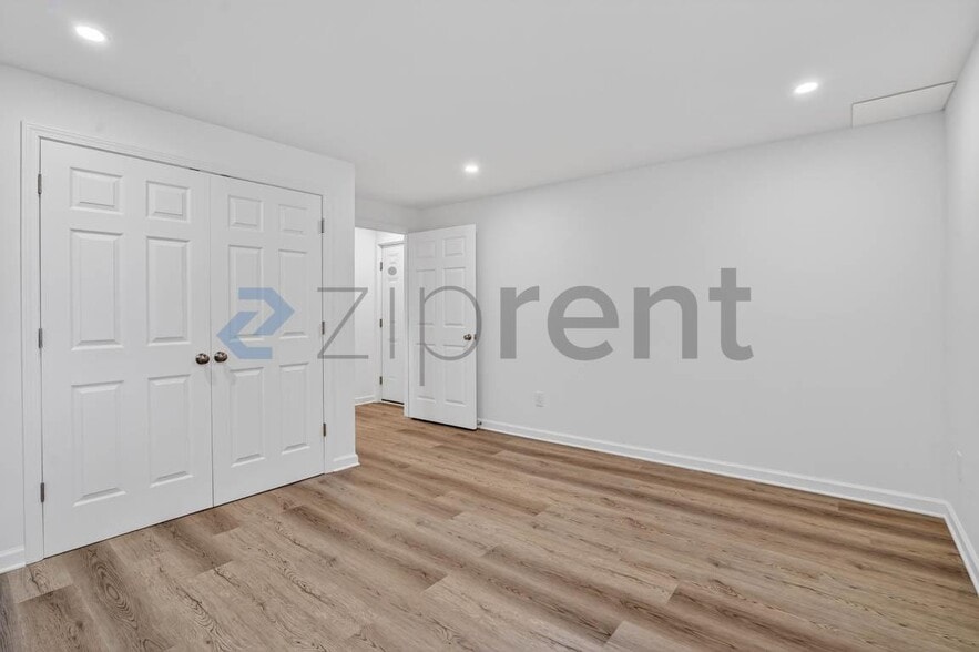 Building Photo - Unit 2