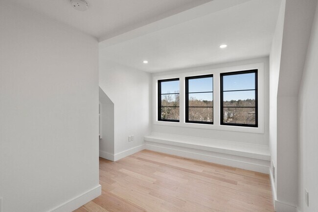 Building Photo - 47 Ripley St