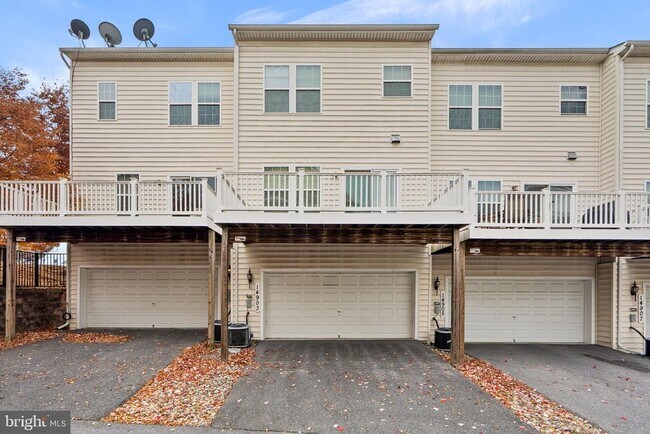 Building Photo - 14903 Rockcastle St