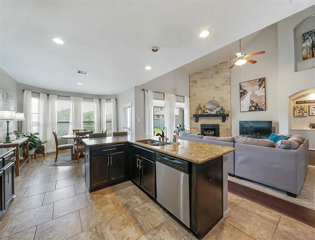 Building Photo - 28710 Brownwood Lake Dr
