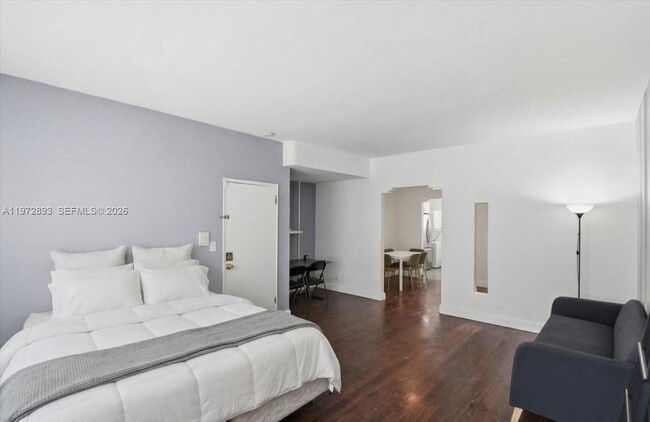 Building Photo - 736 12th St