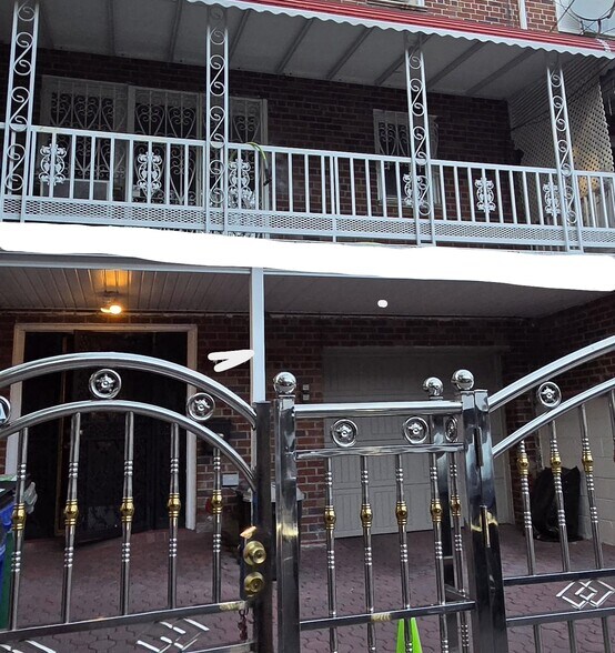Building Photo - 41-85 Denman St