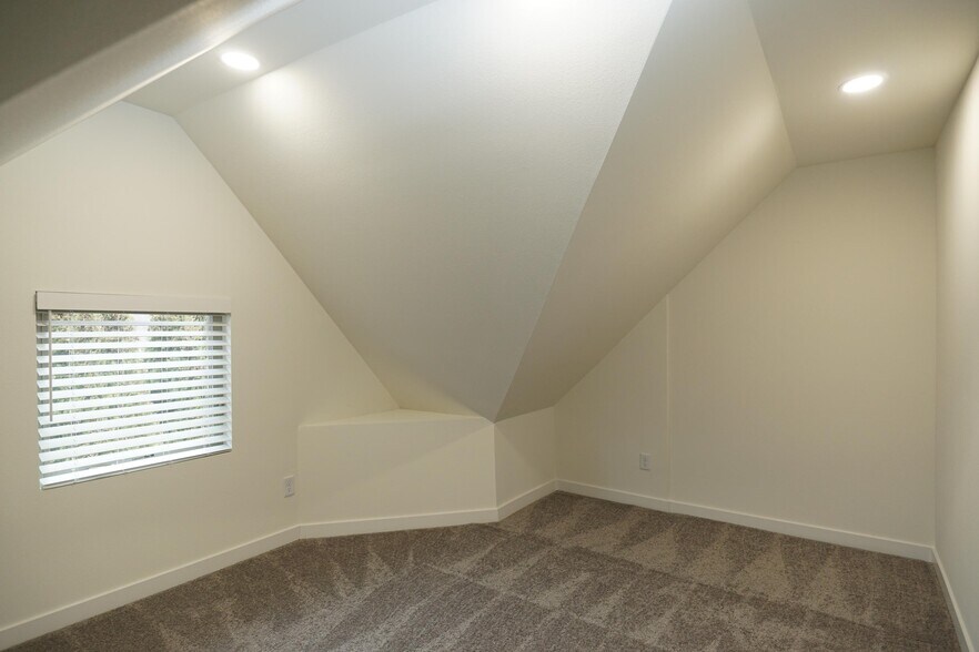 Building Photo - 3104 S 7th St