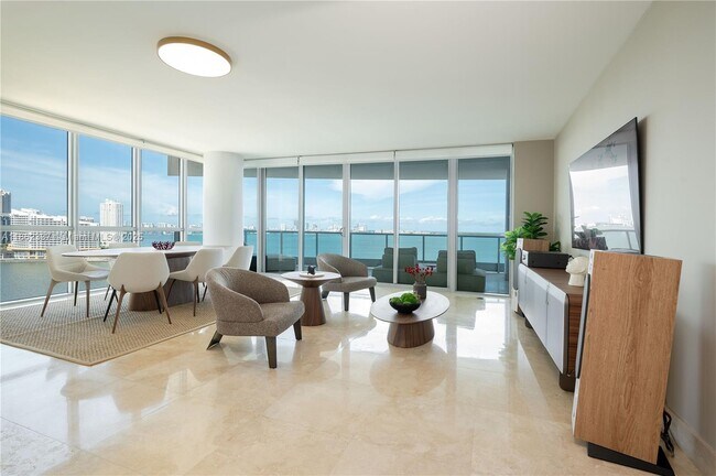 Building Photo - 1331 Brickell Bay Dr