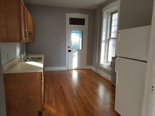 Building Photo - 301 S Broad St