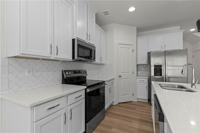 Building Photo - 2527 Riverside Rd