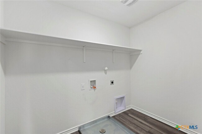 Building Photo - 4703 Plaza Ctr