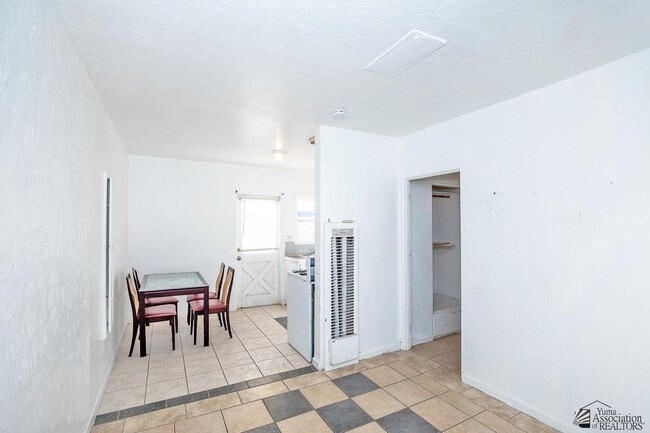 Building Photo - 531 S 1st Ave