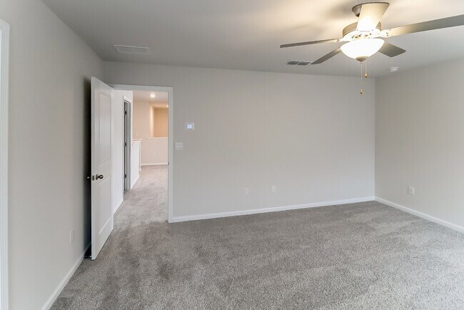 Building Photo - 879 Sara Mdw Rd