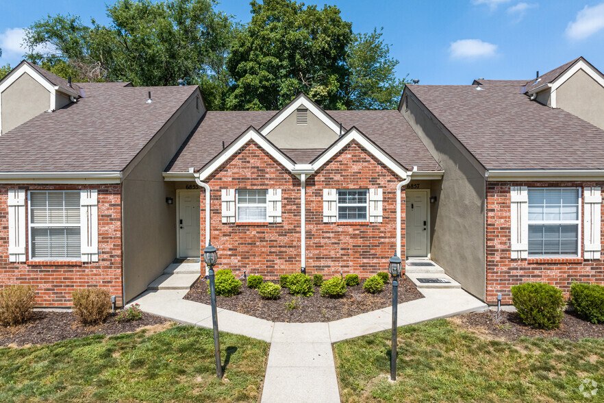 Primary Photo - Townhomes by Corinth