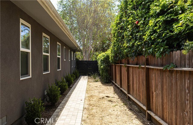 Building Photo - 933 W Riviera Dr