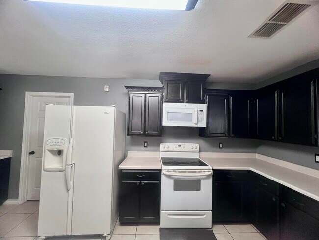 Building Photo - 11110 Revilla Dr